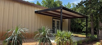 Brand New Cozy 1-bedroom Guesthouse on 5 acres 1 mile from Tinker Air Force Base