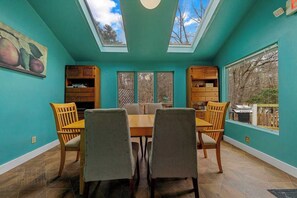 Dining - Retreat at Salmon Falls (Buxton)
