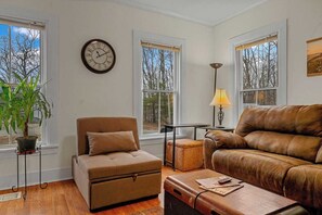 Living area - Retreat at Salmon Falls (Buxton)