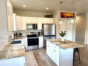 Private kitchen - Welcome to Fins, Feathers & Fairways located in the Legacy Golf Course! (Othello)