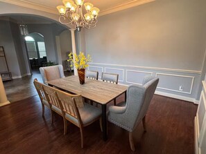 Dining - Relaxing Escape with 2 Community Pools, Work Space and Family Fun! (Richmond)
