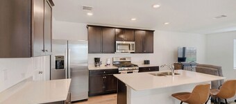 Fully Furnished Retreat Near Tesla Gigafactory and Cotaland Theme Park