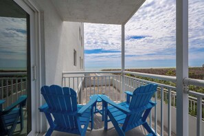 Property grounds - Oceanfront Satellite Beach | Modern & Updated (Satellite Beach)