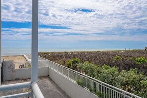 Property grounds - Oceanfront Satellite Beach | Modern & Updated (Satellite Beach)