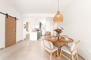 Dining - Marina Garden Swim-Up Suite, direct pool access, colourful boho chic resort retreat - by OYOOSTAYS (Pilar de la Horadada)