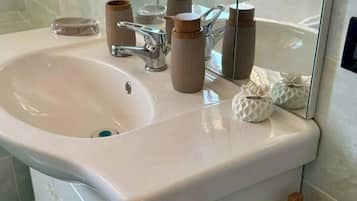 Doccia, asciugacapelli, bidet
