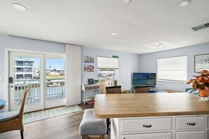 Dining - Waterfront Three Bedroom Retreat with Hot Tub and Private Dock (Hernando Beach)
