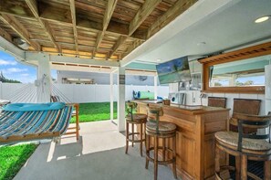 Terrace/patio - Waterfront Three Bedroom Retreat with Hot Tub and Private Dock (Hernando Beach)