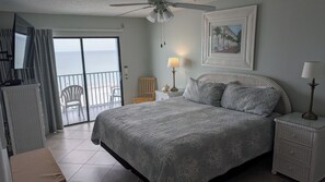 Iron/ironing board, WiFi, bed sheets - Direct Beachfront Penthouse (Indian Shores)
