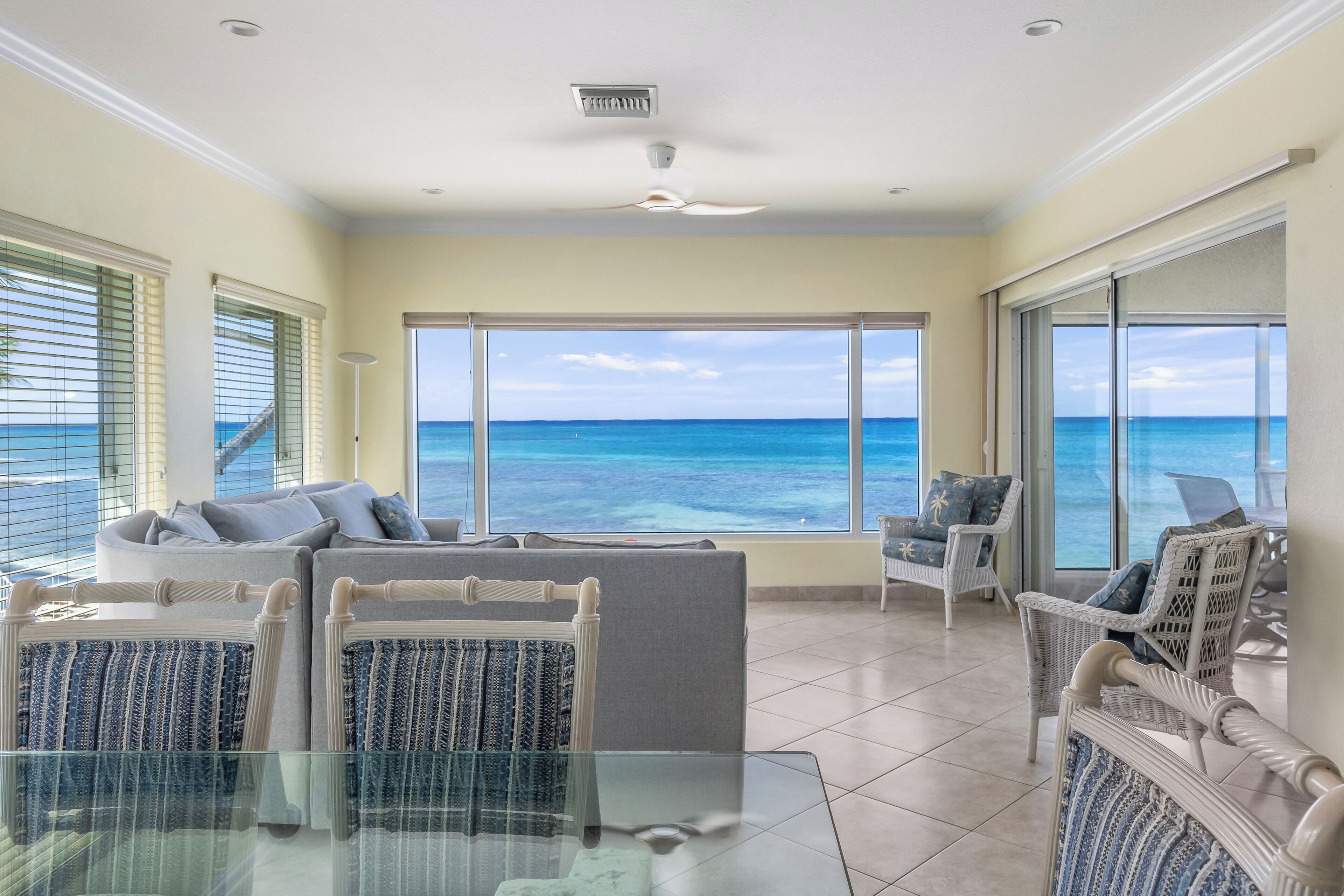 Family Condo, 3 Bedrooms, Kitchen, Beachfront | Living area