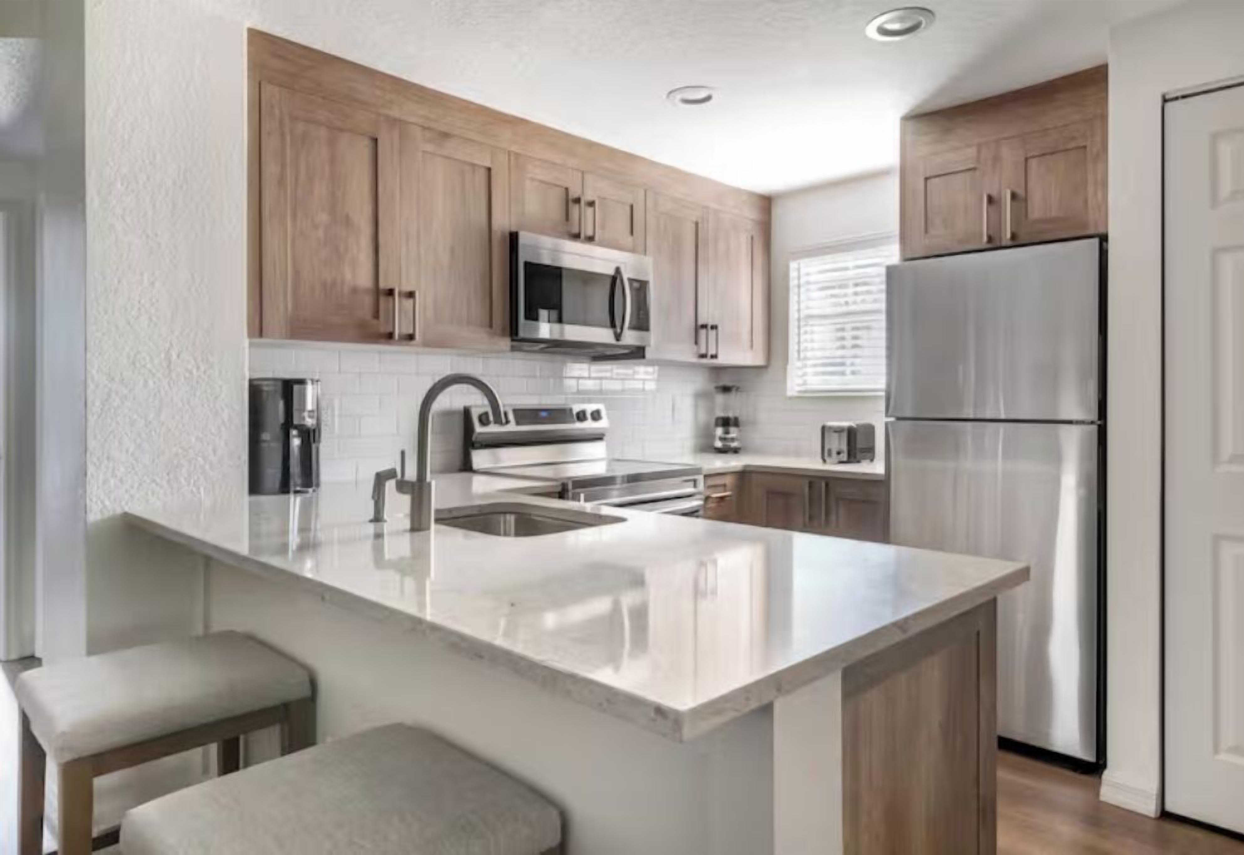 Stay Somewhere That Feels Instantly Welcoming! Outdoor Pool, Unit With Kitchen! - Celebration, FL