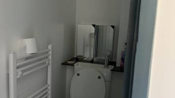 Dusche, Handtücher, Seife, Toilettenpapier