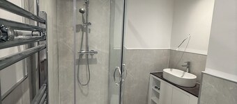 Newly refurbished 2 bed apartment available