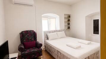 Economy Apartment, City View | Laptop workspace, free WiFi, bed sheets
