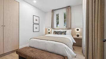 Iron/ironing board, internet, bed sheets