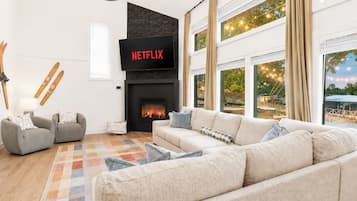 Smart TV, fireplace