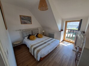 Room - Charming vacation apartment in old farmhouse with large terrace, close to the sea (Pénestin)