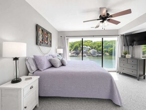 WiFi, bed sheets - Serenity Pointe Boat Slip (Osage Beach)