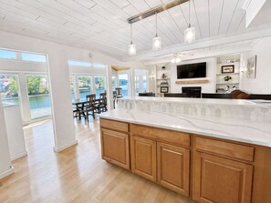 Dining - Lakeside Escape with Boat Slip (Rocky Mount)