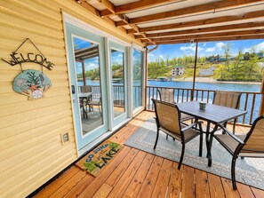 Outdoor dining - Lakeside Escape with Boat Slip (Rocky Mount)
