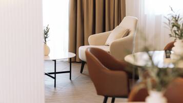 Apartamento Deluxe, balcón, vistas al mar | Interior