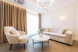 Deluxe Apartment, Balcony, Sea View | Living area - Hotel Dolcinium (Ulcinj)