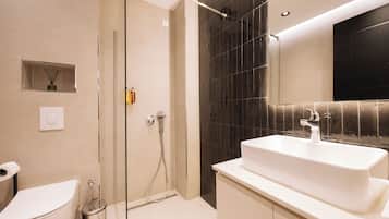 Deluxe Apartment, Balcony, Sea View | Bathroom | Hair dryer, towels, soap, shampoo
