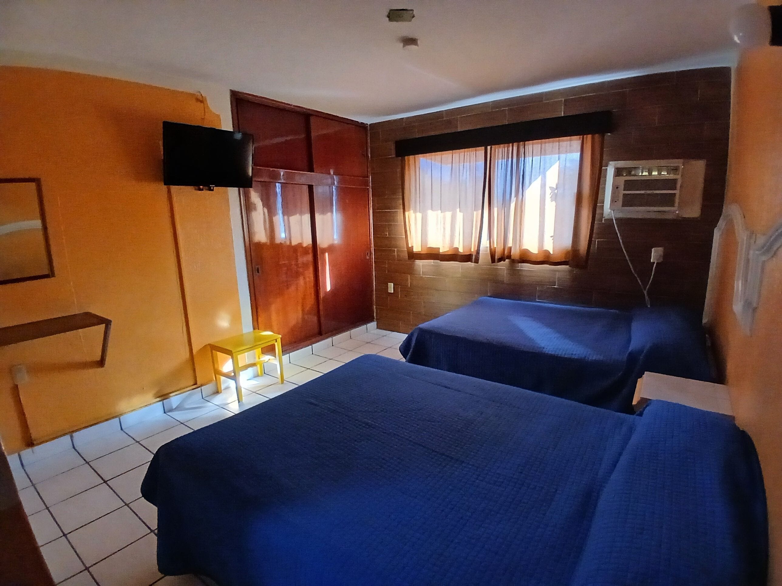 Family Room | Free WiFi