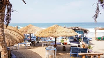 Deluxe Double Room, Balcony, Garden View | Beach