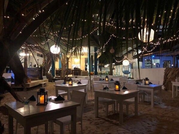 Deluxe Double Room, Balcony, Garden View | Outdoor dining - The Bay - Arugambay (Arugambay)