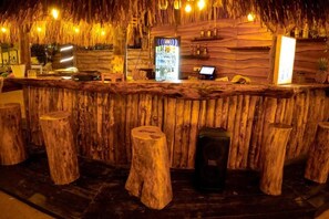 Bar (on property) - The Bay - Arugambay (Arugambay)