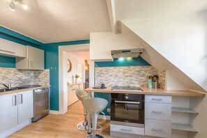 Fridge, microwave, oven, dishwasher - L'Urban Quiet - Cosy appt proche ville avec jardin (Annecy)