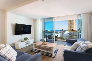 TV - Residence Surfers Ocean and Pool Views (Surfers Paradise)