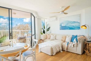 TV - Absolute Beachfront - Athena by the Sea (Surfers Paradise)