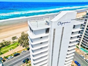 Beach nearby - Absolute Beachfront - Athena by the Sea (Surfers Paradise)