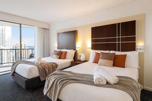 Iron/ironing board, WiFi, bed sheets - Ocean View Studio 2 Beds Free WI-FI (Surfers Paradise)