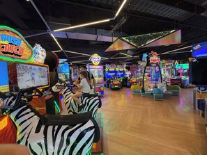 Games room - L17 Spacious Central 2BR Wi-Fi (Surfers Paradise)