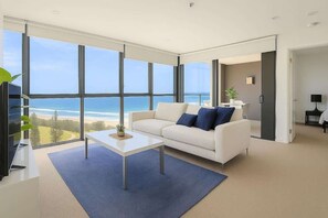 TV, offices - Level 13 Ocean View Retreat (Surfers Paradise)