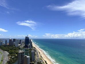 Beach nearby - Level 13 Ocean View Retreat (Surfers Paradise)