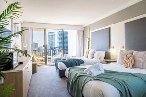 Iron/ironing board, WiFi, bed sheets - Ocean View studio 2 Beds, Free Wi-Fi (Surfers Paradise)