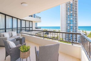 Property grounds - Ocean Getaway 1BR Heated Pool & Netflix (Surfers Paradise)