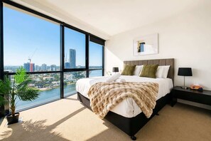 Iron/ironing board, travel cot, WiFi, bed sheets - Resort Retreat in Circle: 2BR Stay & SPA (Surfers Paradise)
