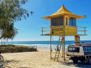 Beach - Resort Retreat in Circle: 2BR Stay & SPA (Surfers Paradise)
