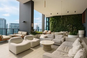 Terrace/patio - Level 25 Broadbeach Escape Pool Gym (Broadbeach)
