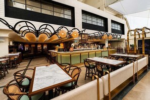 Dining - Level 25 Broadbeach Escape Pool Gym (Broadbeach)