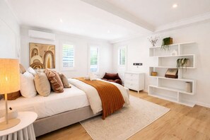 Desk, iron/ironing board, travel cot, WiFi - Spacious Retreat w Big Backyard (Tamborine Mountain)