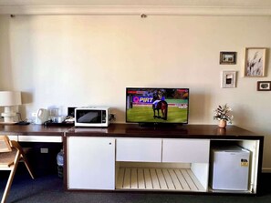 Interior - L15 Ocean View Suite with 2 Beds (Surfers Paradise)