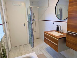 Hårtørrer, håndklæder, Sæbe, Toiletpapir