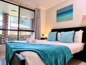 Iron/ironing board, travel cot, WiFi, bed sheets - Waterfront Family House with Pool, BBQ (Mermaid Waters)