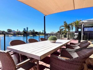 Outdoor dining - Waterfront Family House with Pool, BBQ (Mermaid Waters)